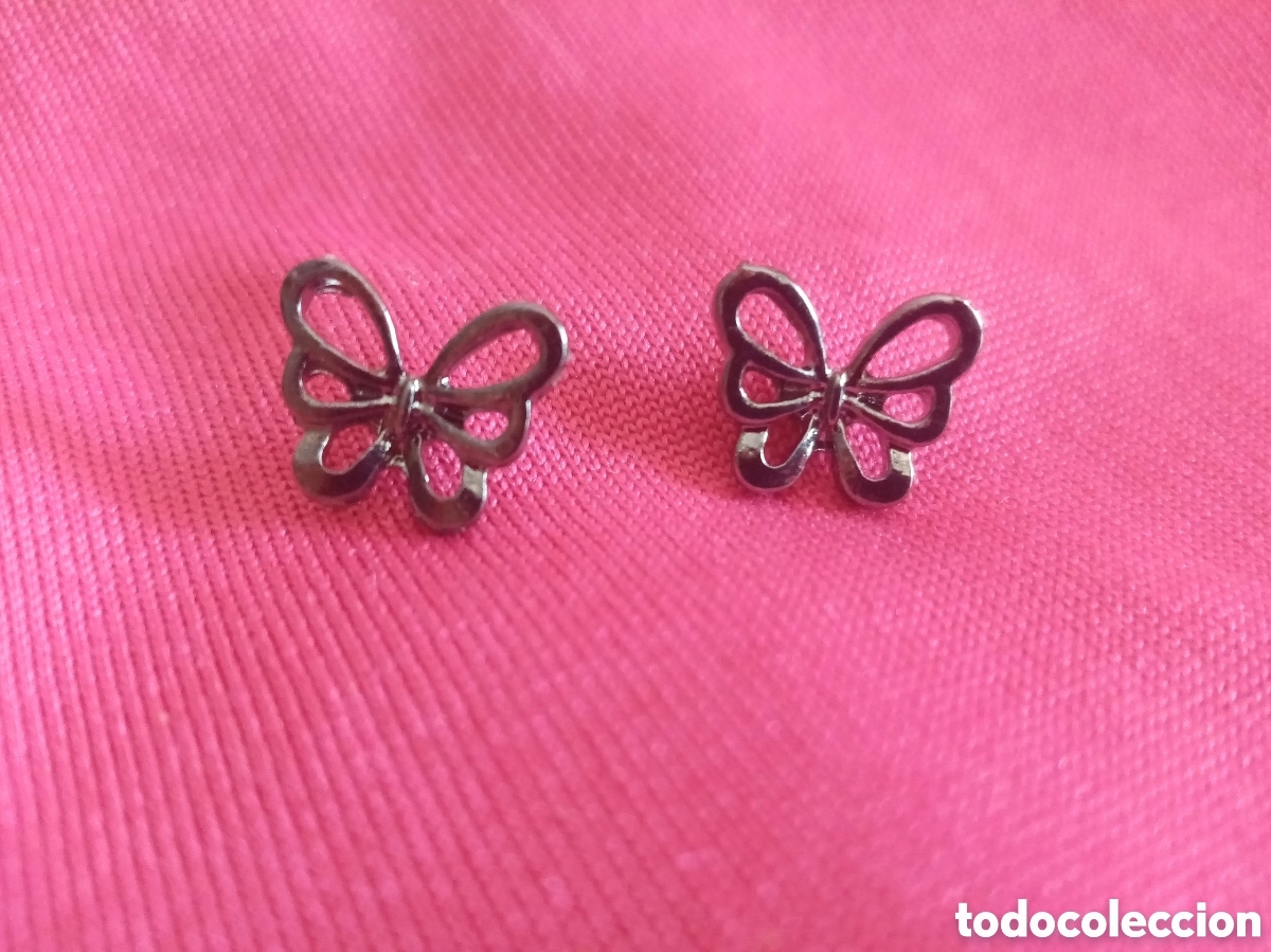 Joaillerie: Originales pendientes de bot&oacute;n color negro pistola y plateados de mariposa 1cm ancho. Muy bonitos