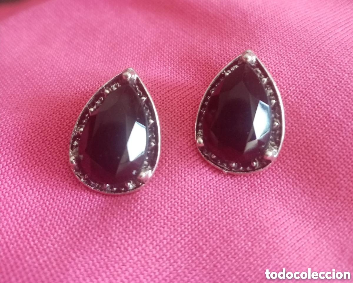 Joalharia: Originales pendientes de bot&oacute;n, gota de agua color plata vieja y negro 1,5cm Largo. Muy bonitos