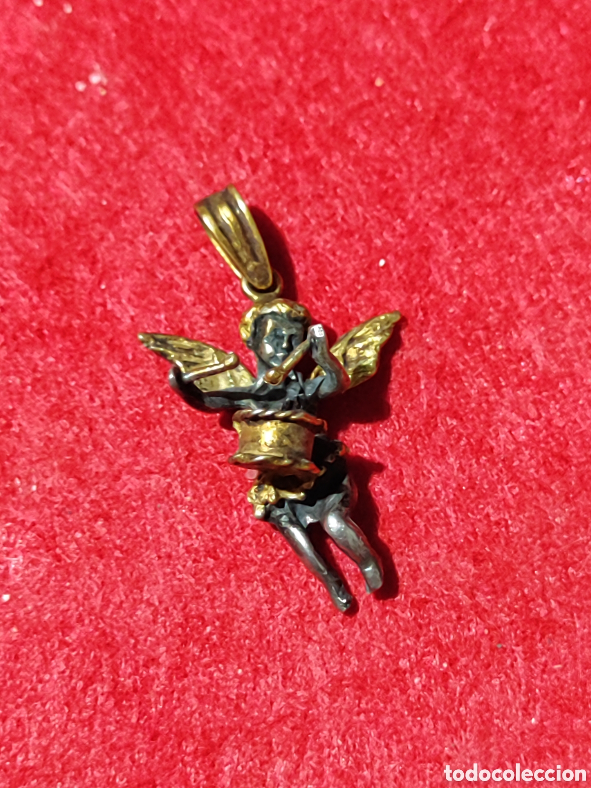Joyeria: Precioso colgante &aacute;ngel o querub&iacute;n tocando tambor plata 925 con ba&ntilde;o de oro leer descripci&oacute;n
