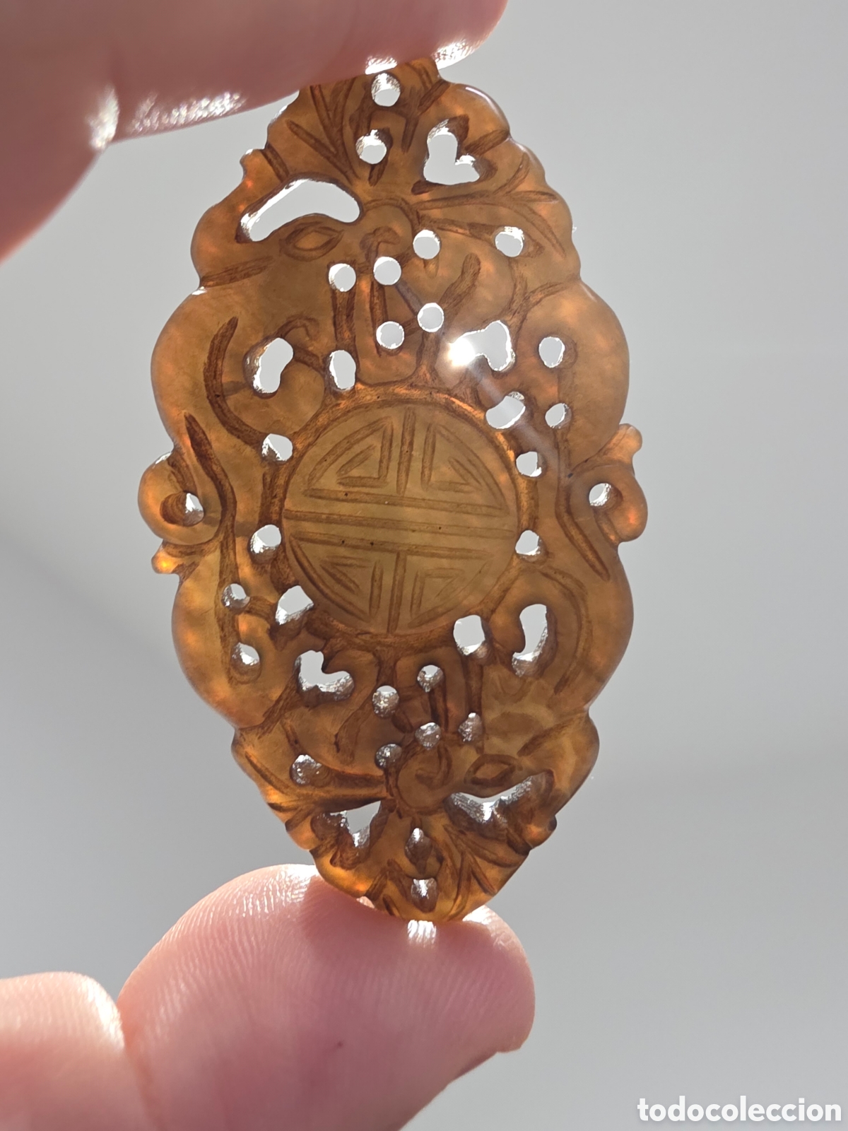 Joyeria: Amuleto Xiuyan Jade natural marr&oacute;n
