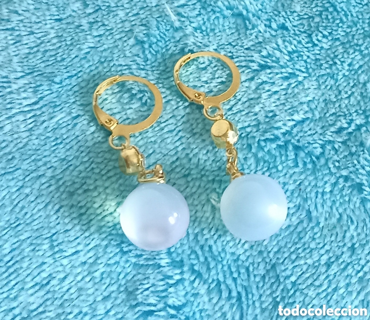 Joalharia: Originales pendientes dorados ojo de gato blanco (1cm bola). Muy bonitos