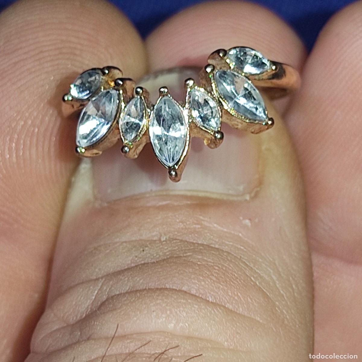 Joyeria: Anillo con cristales o circonitas.Vintage.