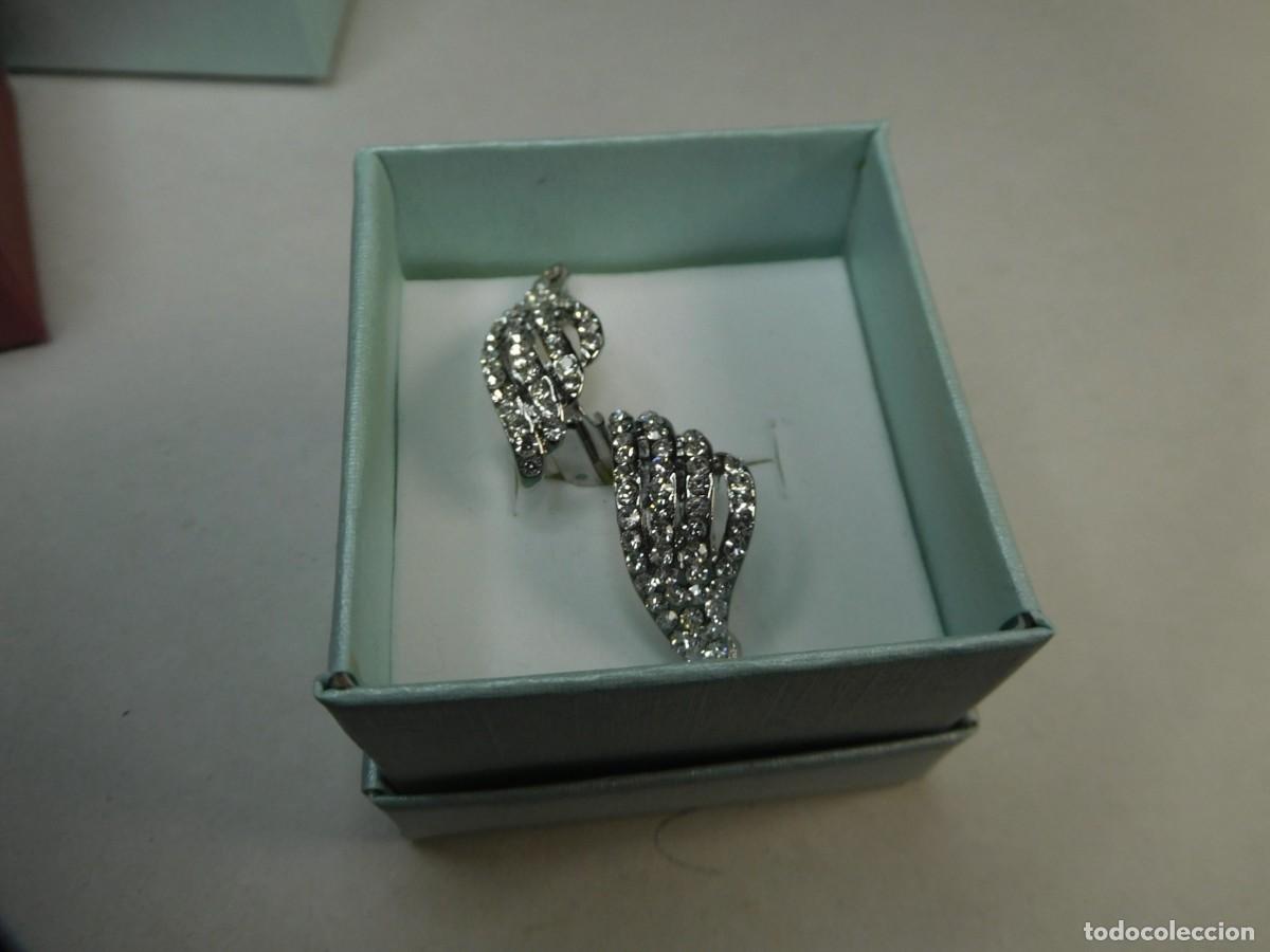 Joyeria: Pendientes de plata, forma de hoja con circonitas