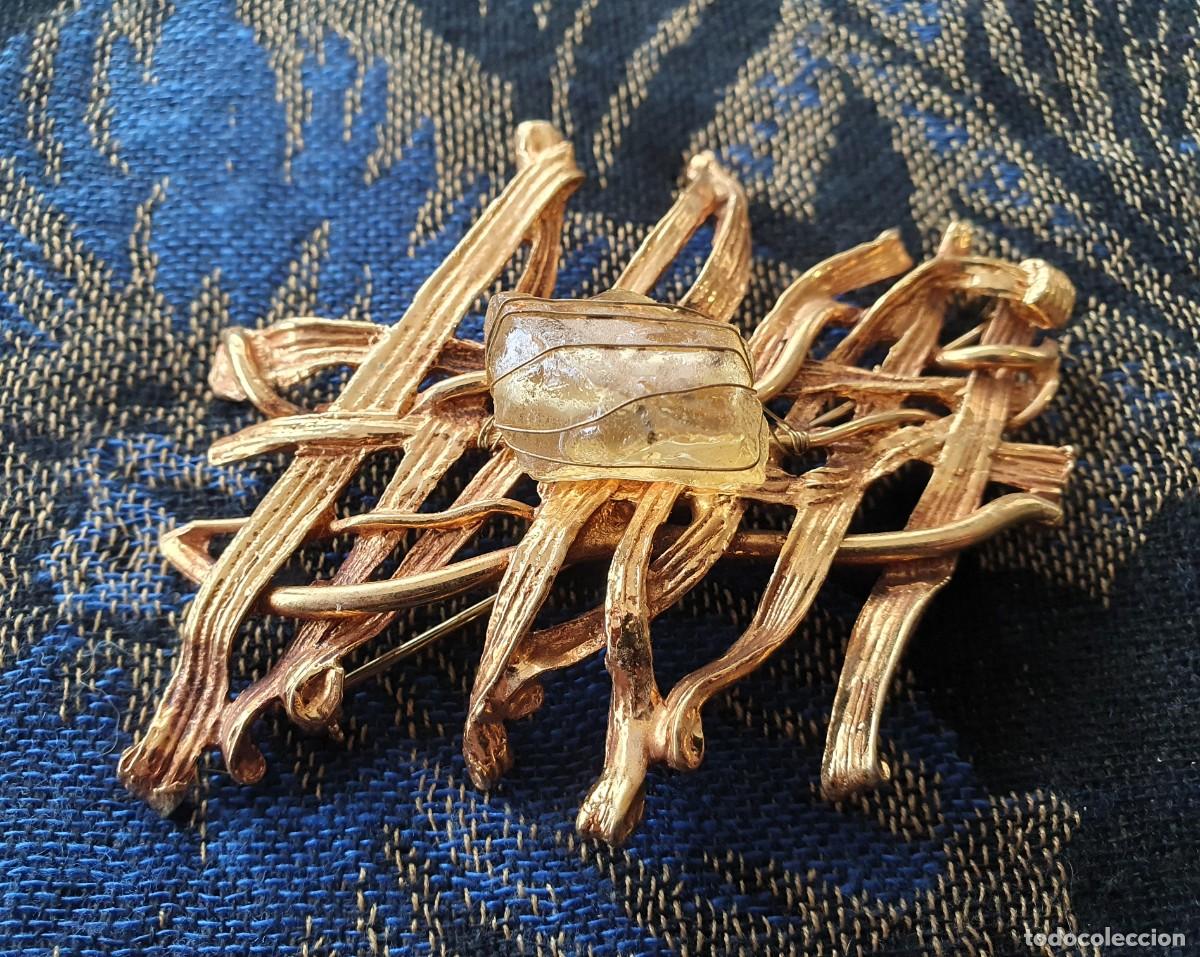 Jewelry: Broche dorado vintage de Antigona (Paris 1970-90)