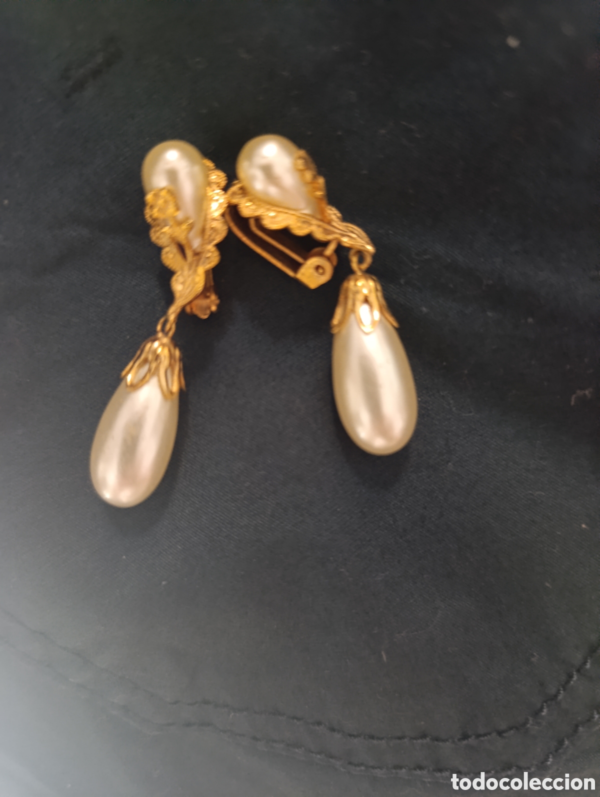 Jewelry: Pendientes dorados y perlas forma de l&aacute;grima - vintage -