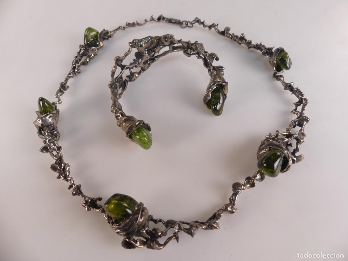 Jewelry: JUEGO DE COLLAR Y PULSERA DE METAL PLATEADO Y PIEDRAS