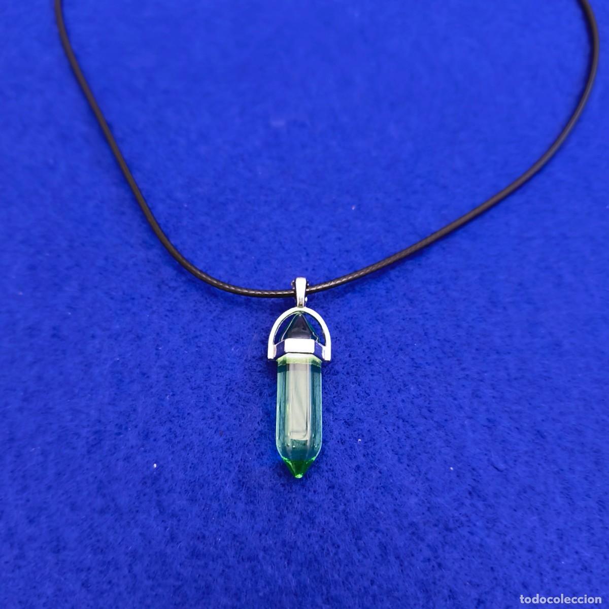 Jewelry: COLGANTE PIRAMIDE CRISTAL VERDE CON CORDON. ALPACA PLATEADA