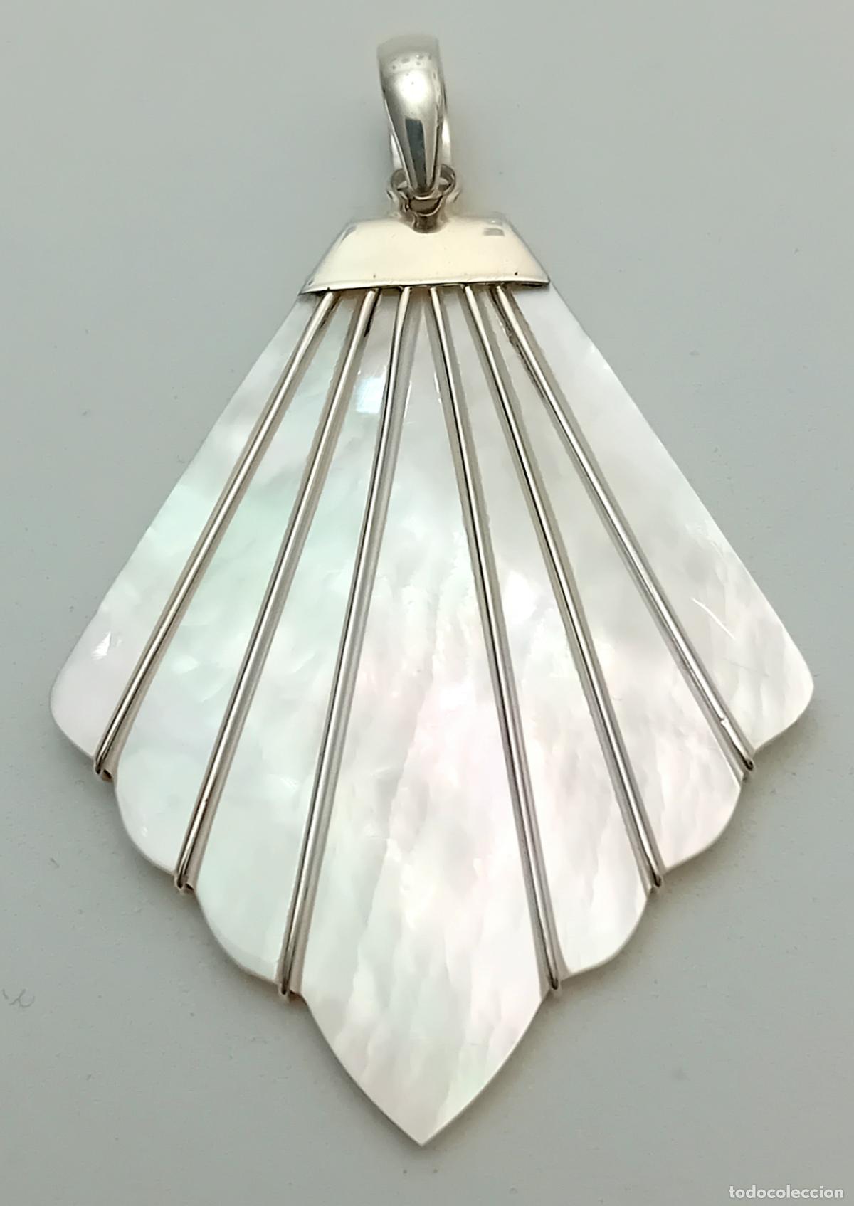 Jewelry: COLGANTE DE PLATA DE LEY CONTRASTADA Y NACAR. 5.5 CM LARGO. VER FOTOS Y DESCRIPCION