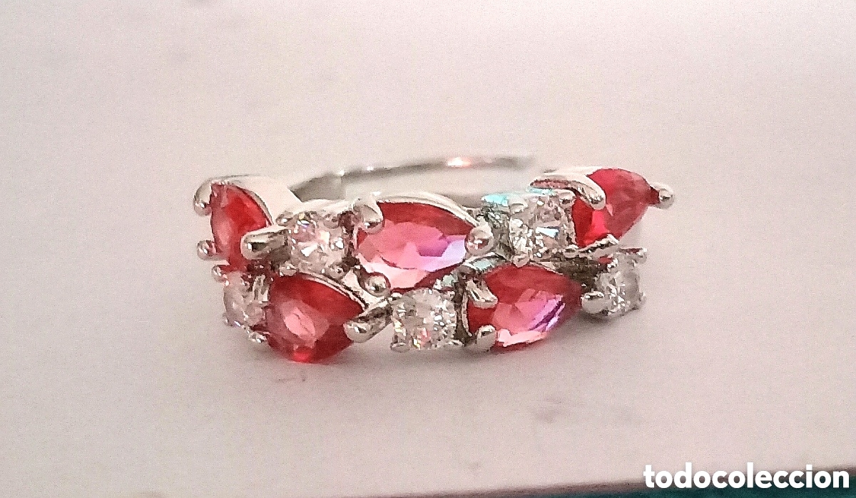 Jewelry: Original anillo color plata con incrustaciones brillantes fucsia y blancas. Ajustable. Muy bonito