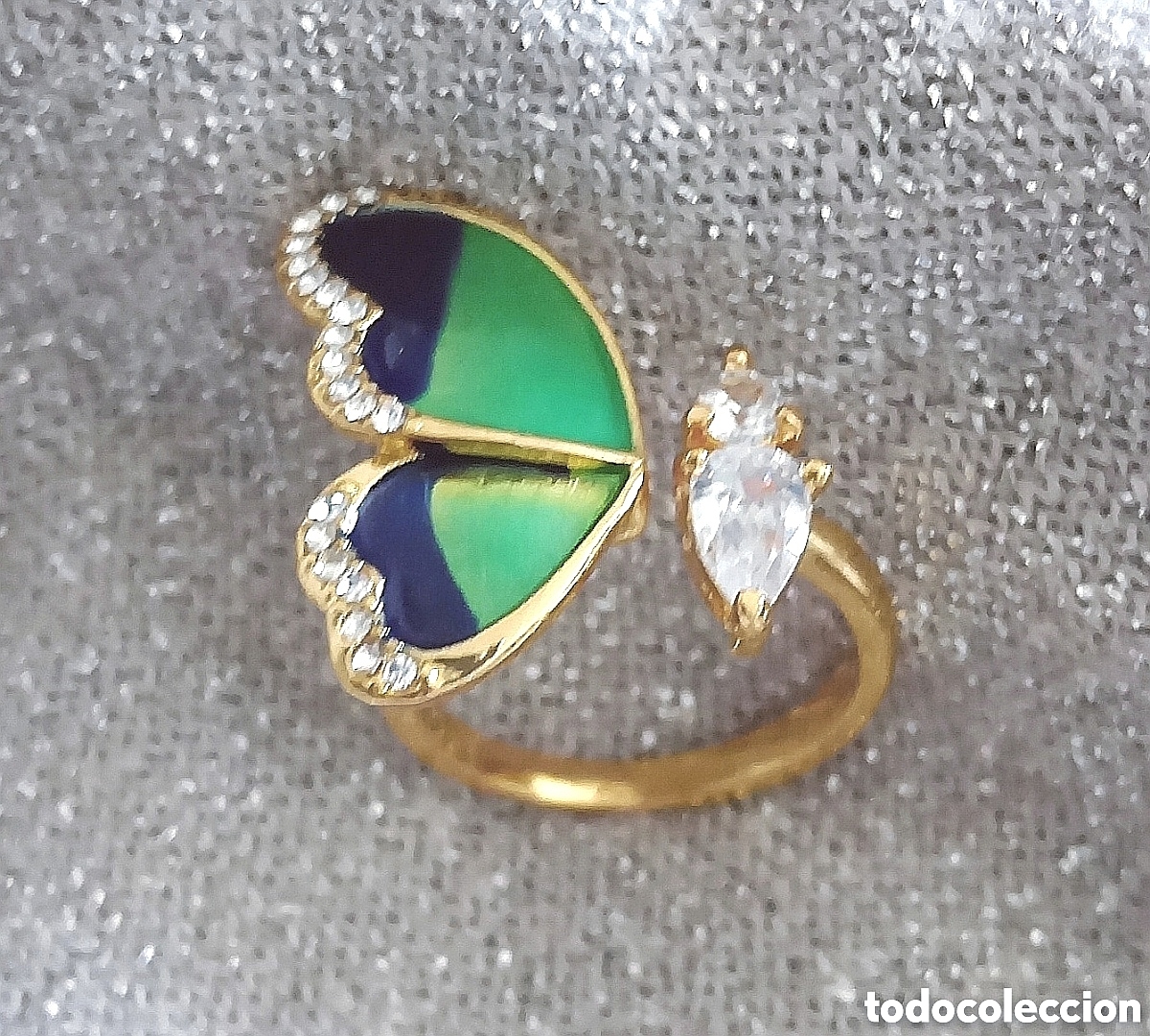 Gioielleria: Original anillo dorado mariposa esmaltada verde y azul con incrustaciones brillantes. Abierto, Ajust