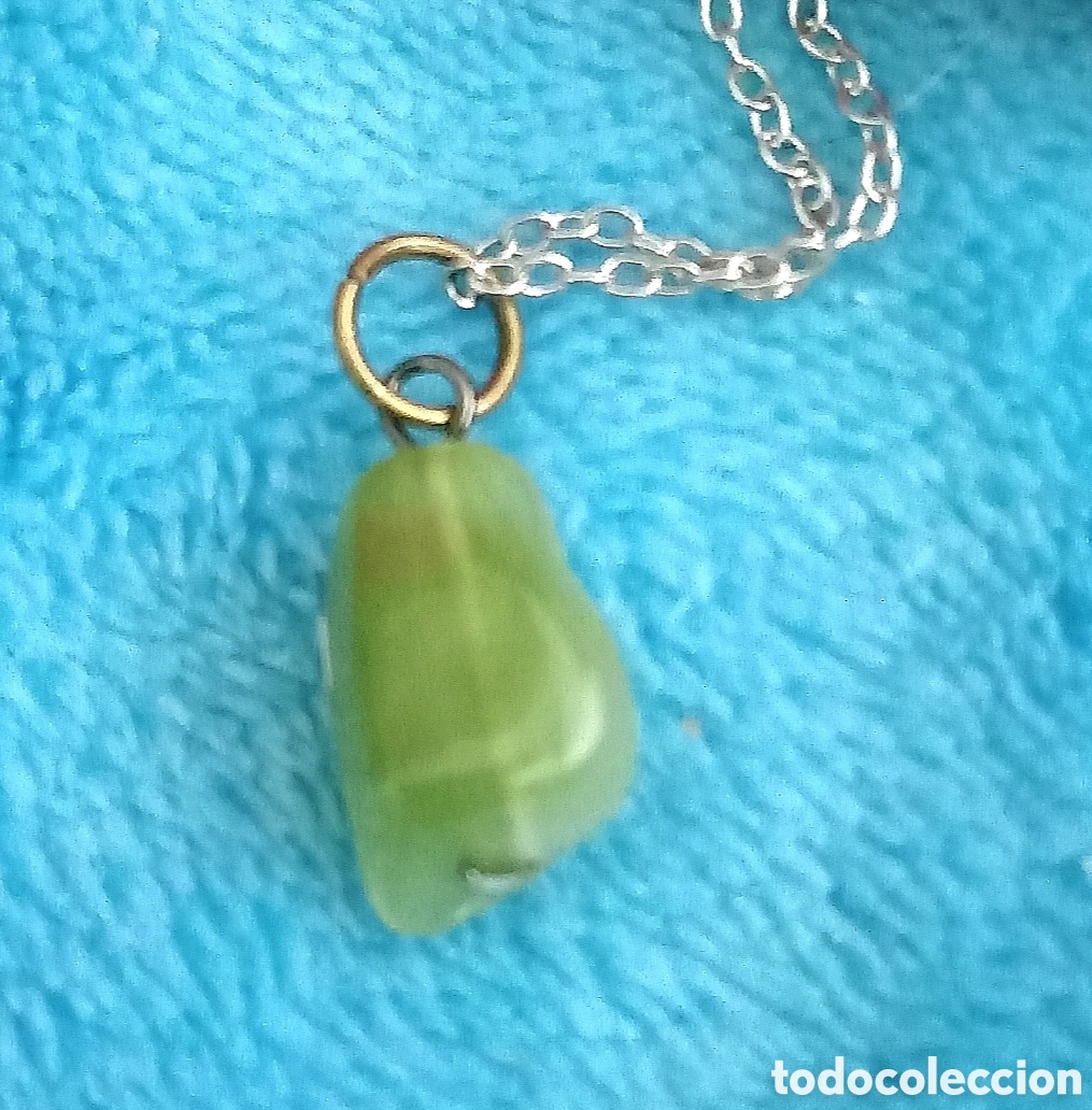 Gioielleria: Original colgante piedra trasl&uacute;cida verde asim&eacute;trica 1,7cm apr&oacute;x. + cadena. Muy bonito