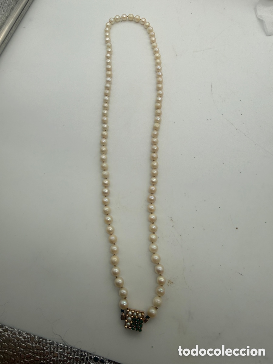 Gioielleria: Collar de perlas con cierre de oro y esmeraldas