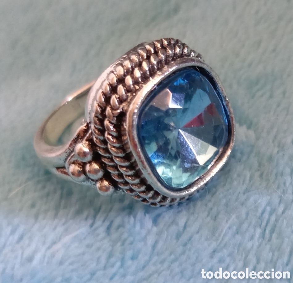 Gioielleria: Original anillo color plata vieja cuadrado con incrustaci&oacute;n azul. 1,5cmx1,9cm. 18mm di&aacute;m. Muy bonito