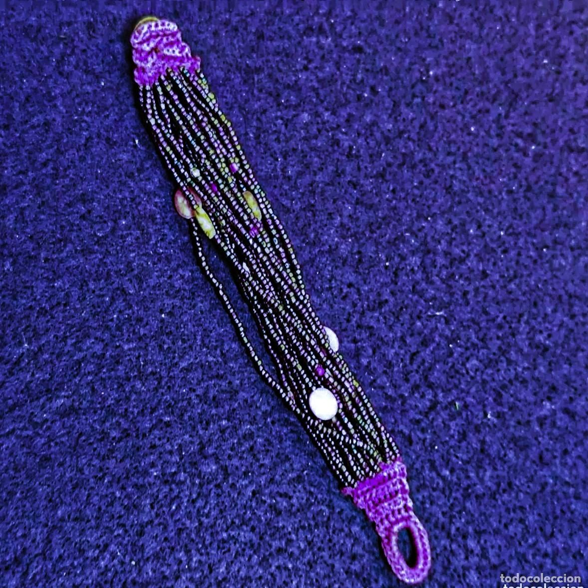 Joyeria: PULSERA TEJIDA DE PIEDRAS VIOLETAS Y MULTICOLOR. CIERRE BOTON - Foto 2