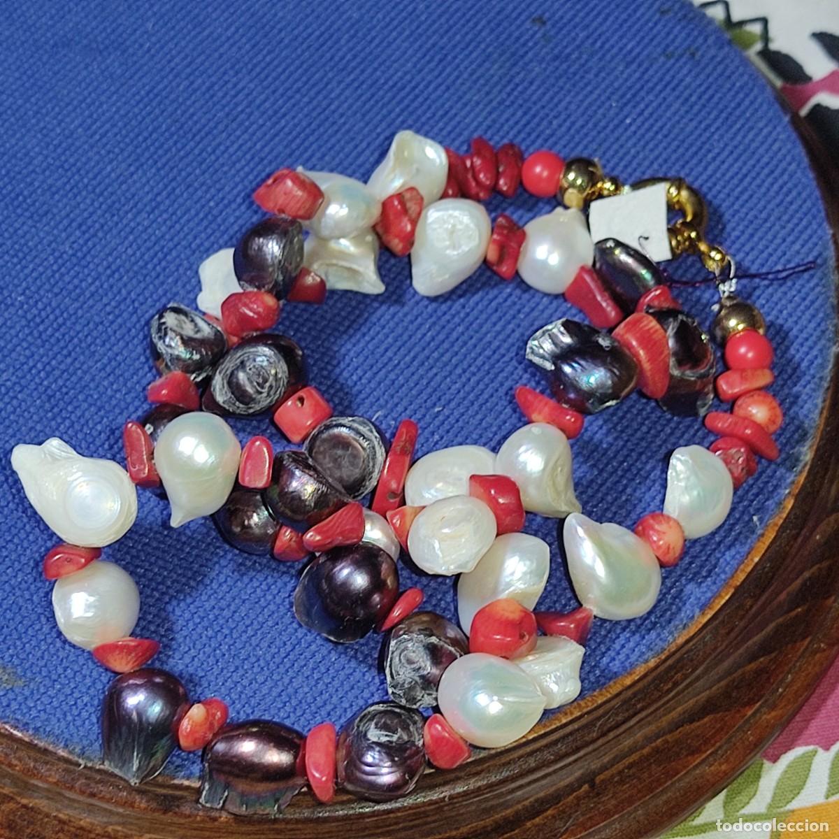 Joyeria: Collar de perlas grises y blancas con coral rojo. *H* - Foto 7