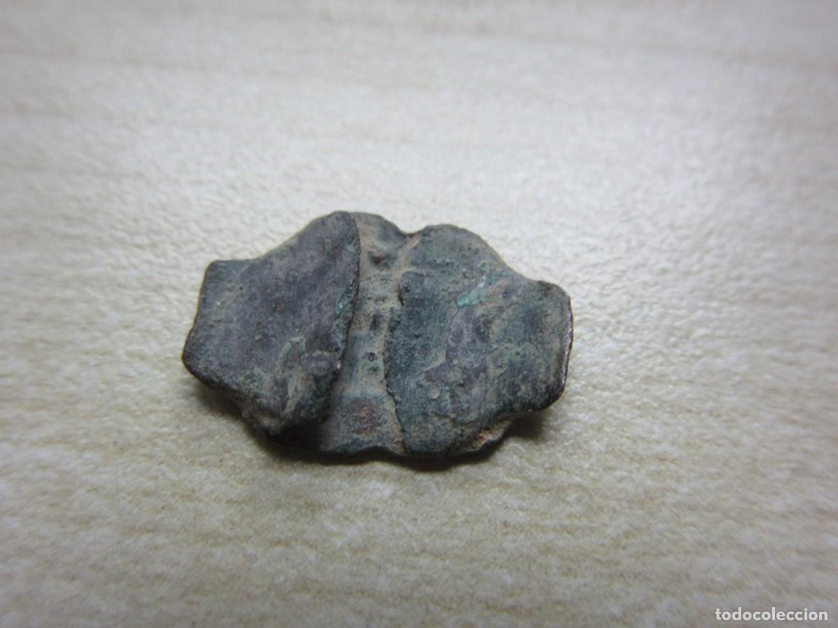 Joyeria: Parte central de anillo de bronce decorado Probable medieval 1,4 cm - Foto 2