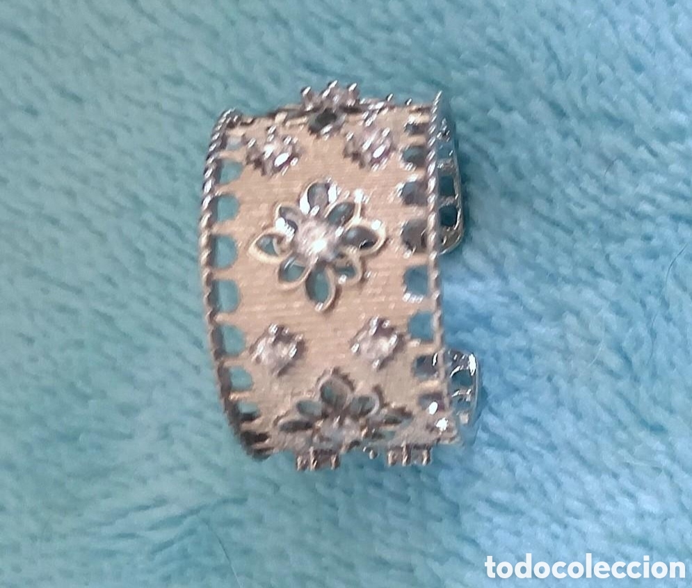Gioielleria: Original anillo plateado calado con incrustaciones brillantes. Abierto ajustable 12mm ancho. Muy bon