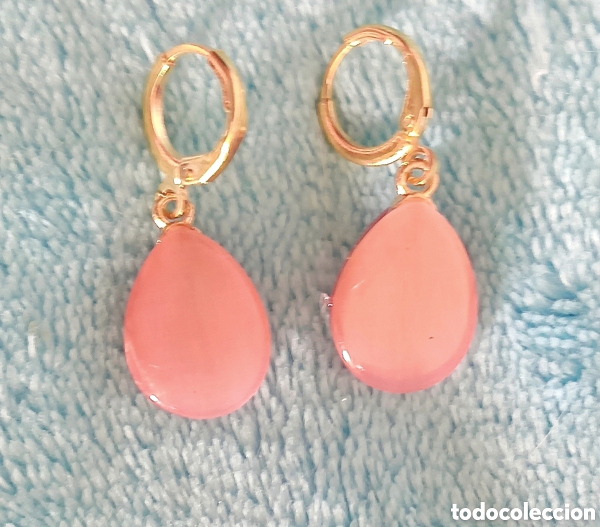 Joalharia: Originales pendientes dorados gota de agua ojo de gato rosa 1,7cm L. Muy bonitos