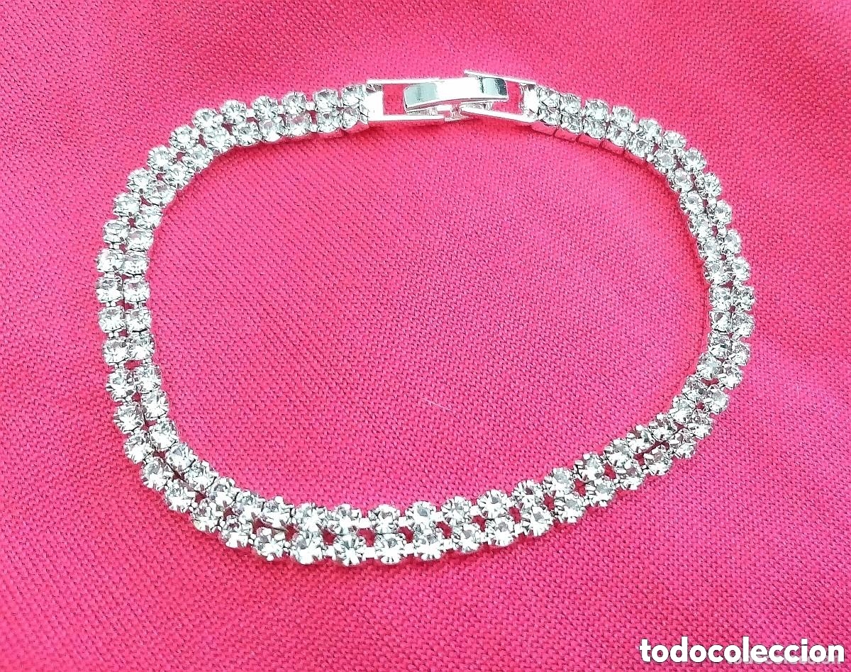 Joalharia: Original pulsera de doble fila de brillantitos, plateada. Muy luminosa