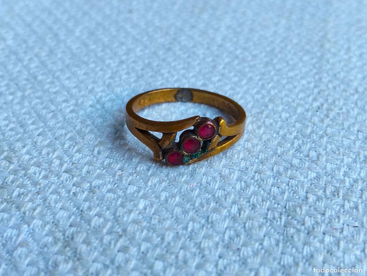 Joaillerie: Antiguo anillo color dorado ba&ntilde;ado de oro similar cristales cristalitos lila morado a&ntilde;os 30-40