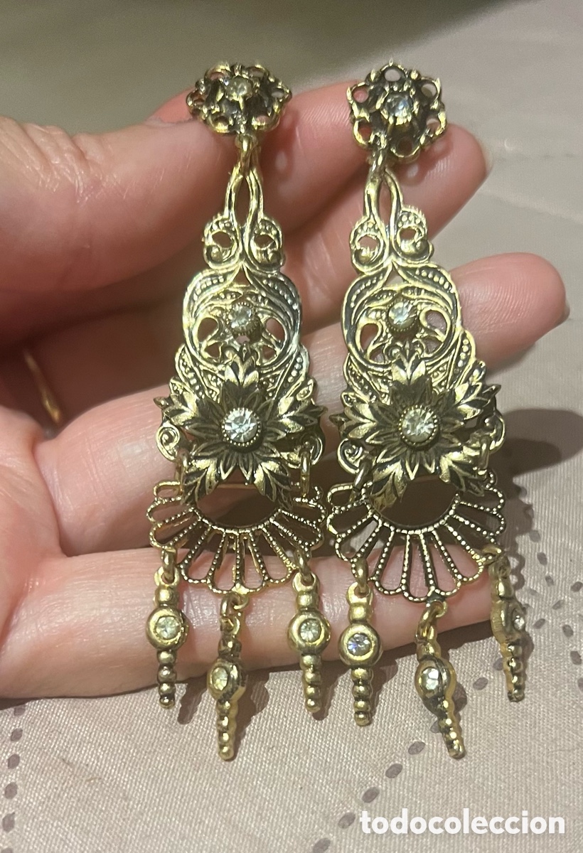 Joaillerie: Pendientes vintage largos metal dorado y pedrer&iacute;a