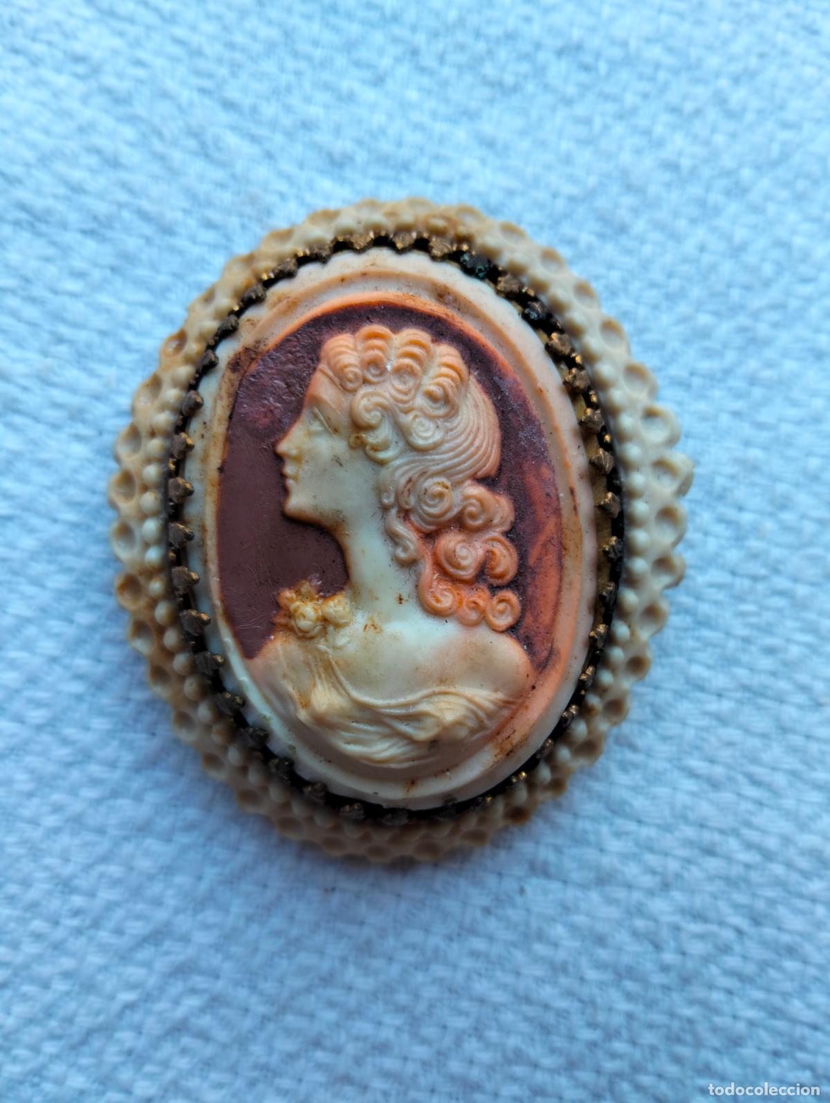 Joaillerie: Antiguo broche camafeo estilo Victoriano mujer de perfil pasta blanca marca Paris a&ntilde;os 40-50