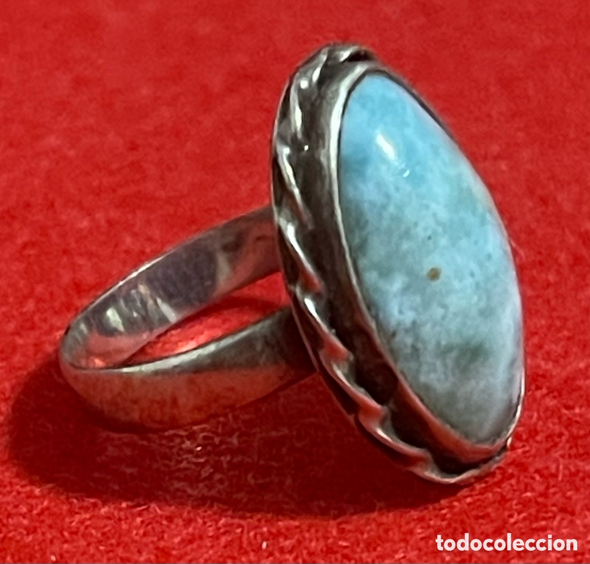Joyeria: Bonito Anillo en plata de ley y piedra central tipo turquesa.