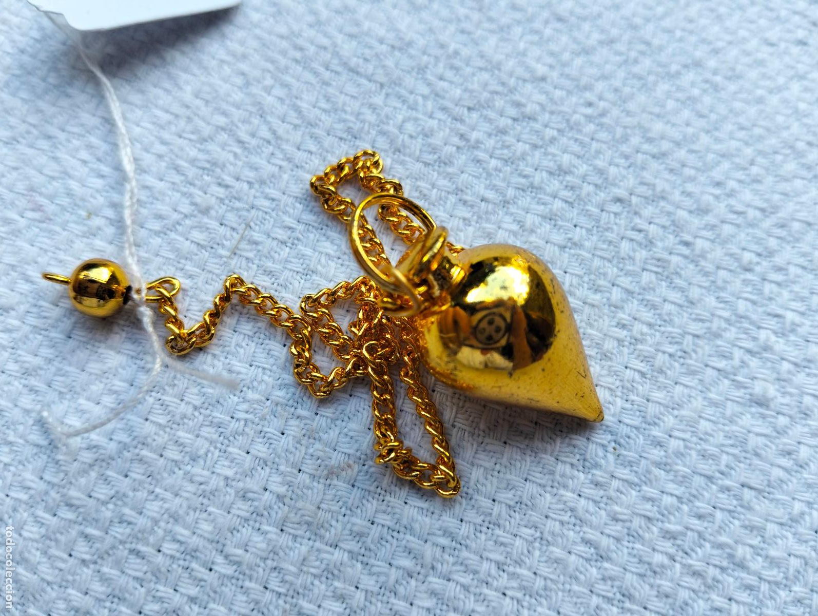 Schmuck: P&eacute;ndulo espiral c&oacute;nico con cadena jet isis colgante acanalado metal color dorado vintage esoterismo