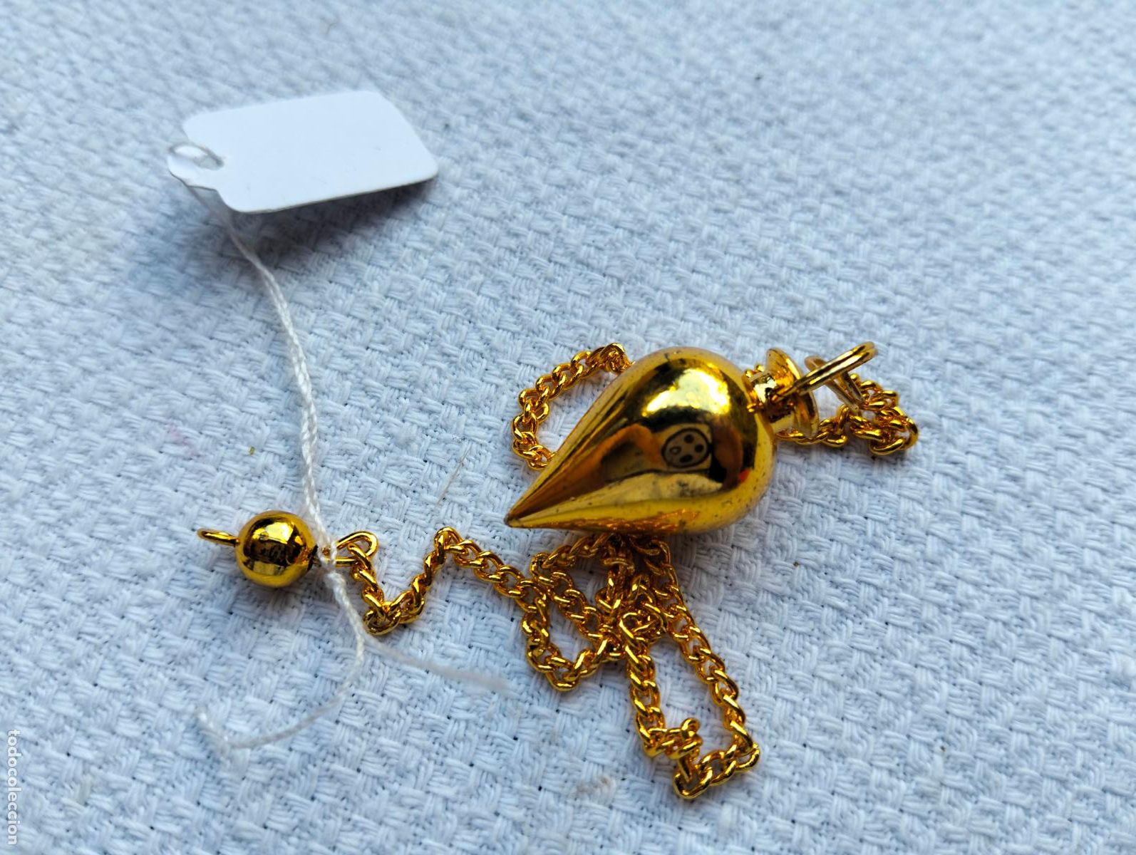 Schmuck: P&eacute;ndulo espiral c&oacute;nico con cadena jet isis colgante acanalado metal color dorado vintage esoterismo