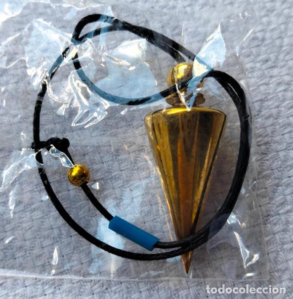 Schmuck: P&eacute;ndulo espiral c&oacute;nico con cadena jet isis colgante acanalado metal color dorado vintage esoterismo