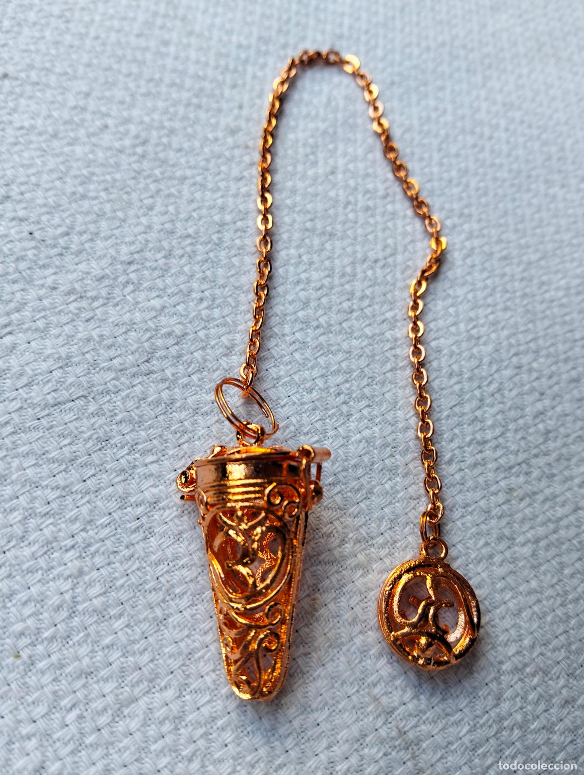 Schmuck: P&eacute;ndulo espiral c&oacute;nico con cadena jet isis colgante acanalado metal color dorado vintage esoterismo