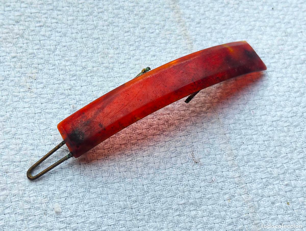 Joyeria: Broche antiguo de metal color plateado aguja de pecho pasta o carey rectangular a&ntilde;os 40