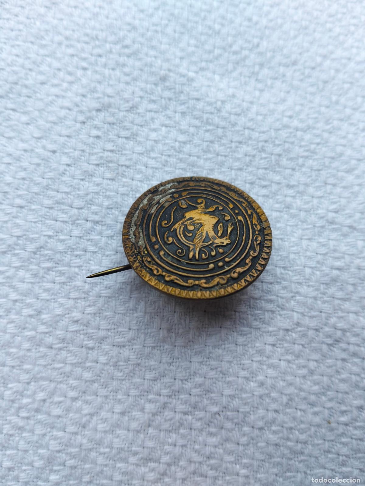 Jewelry: Broche antiguo de metal color dorado y negro estilo modernista steampunk circular insignia