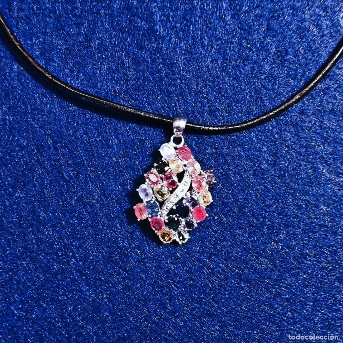 Jewelry: COLGANTE EN PLATA ORLA CON GEMAS RUBIS,ZAFIROS... MULTICOLOR. MED. 40 X 30 MM. PLATA DE LEY