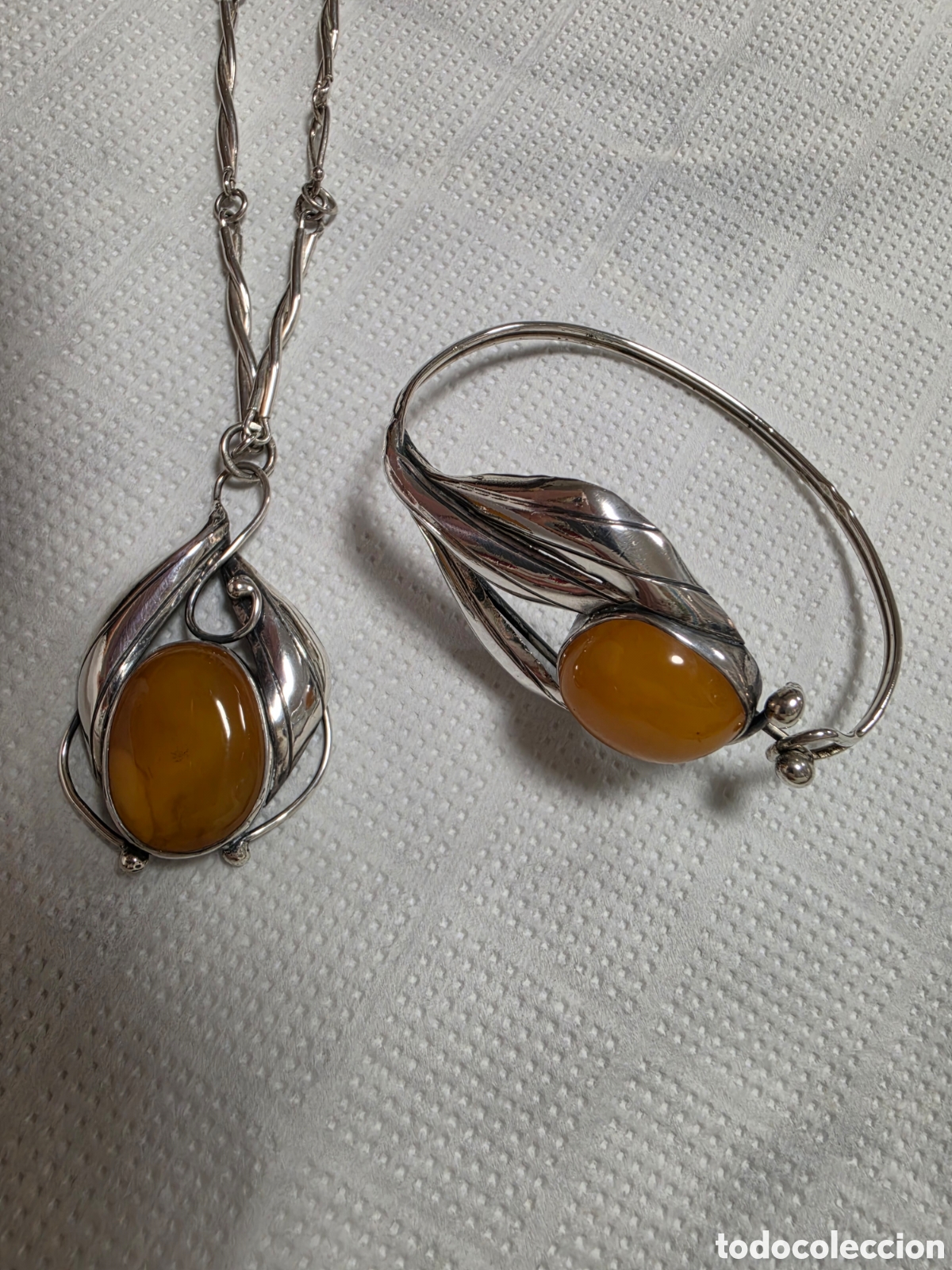 Joyeria: Conjunto de colgante cadena y pulsera de plata y ambar