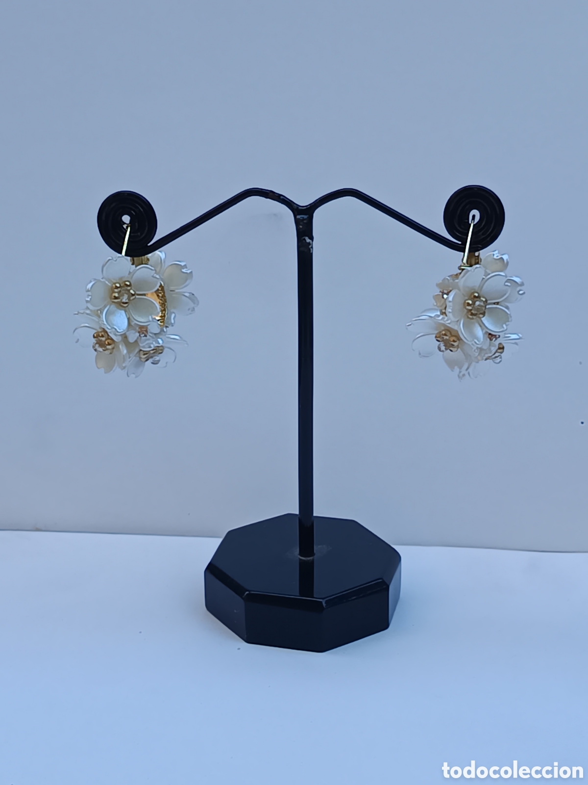 Joyeria: Bellos pendientes de aro con flores blancas - Foto 5