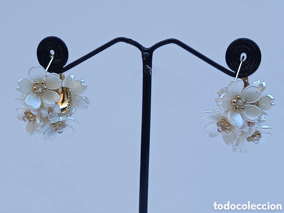 Joyeria: Bellos pendientes de aro con flores blancas - Foto 6