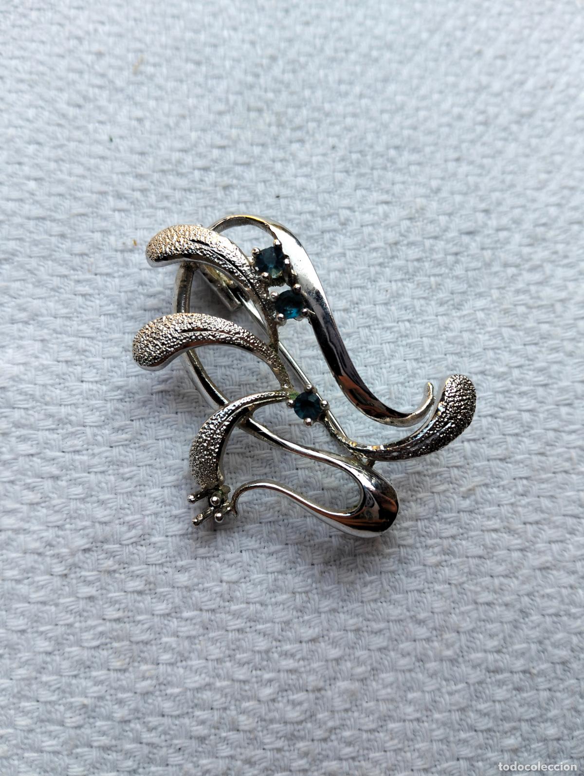 Schmuck: Broche antiguo de metal color plateado y cristales cristalitos color azul forma a&ntilde;os 60 vintage