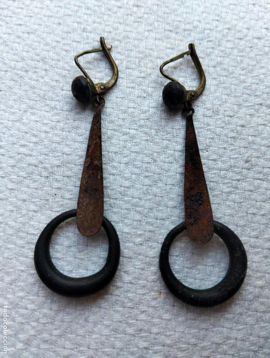 Schmuck: Pareja de pendientes antiguos de metal cuentas negras y aros aretes Art Deco bisuter&iacute;a a&ntilde;os 30-40