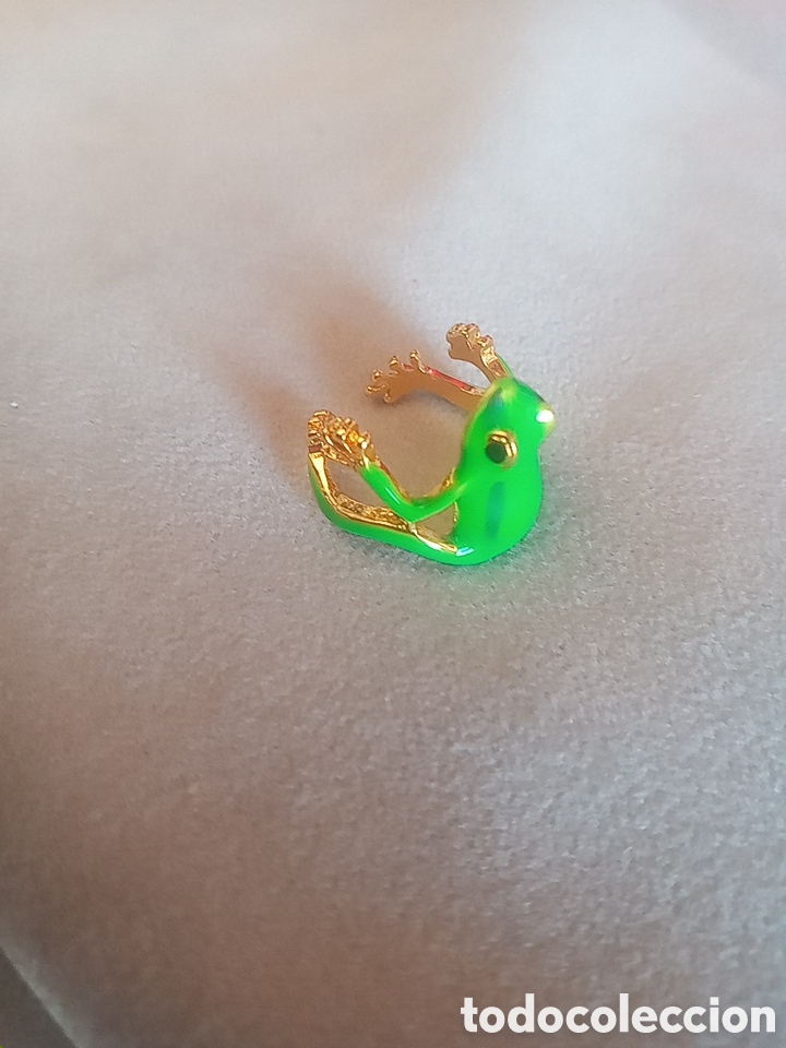 Joyeria: PRECIOSO ANILLO ESMALTADO Y DORADO CON FORMA DE RANA
