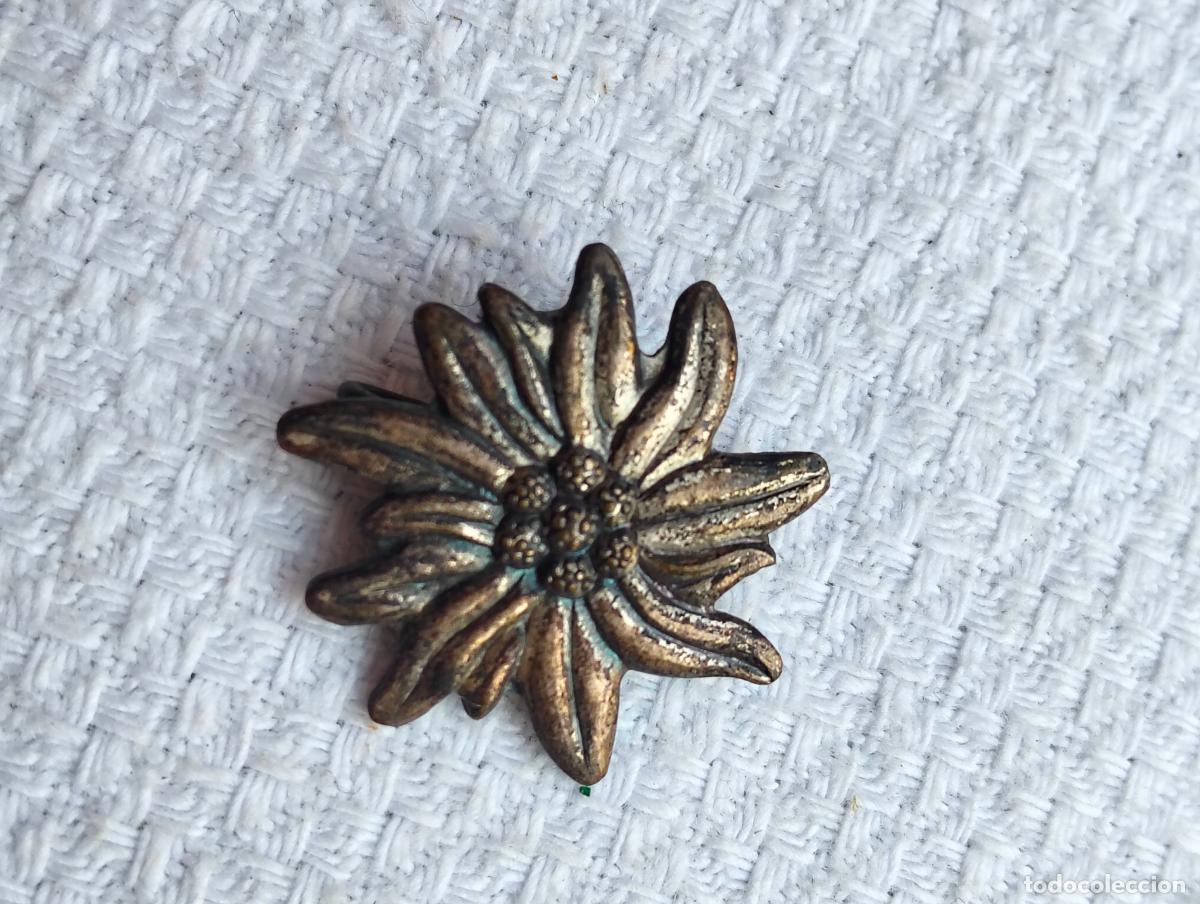 Gioielleria: Antiguo broche de metal color plateado forma de flor o sol vintage a&ntilde;os 50