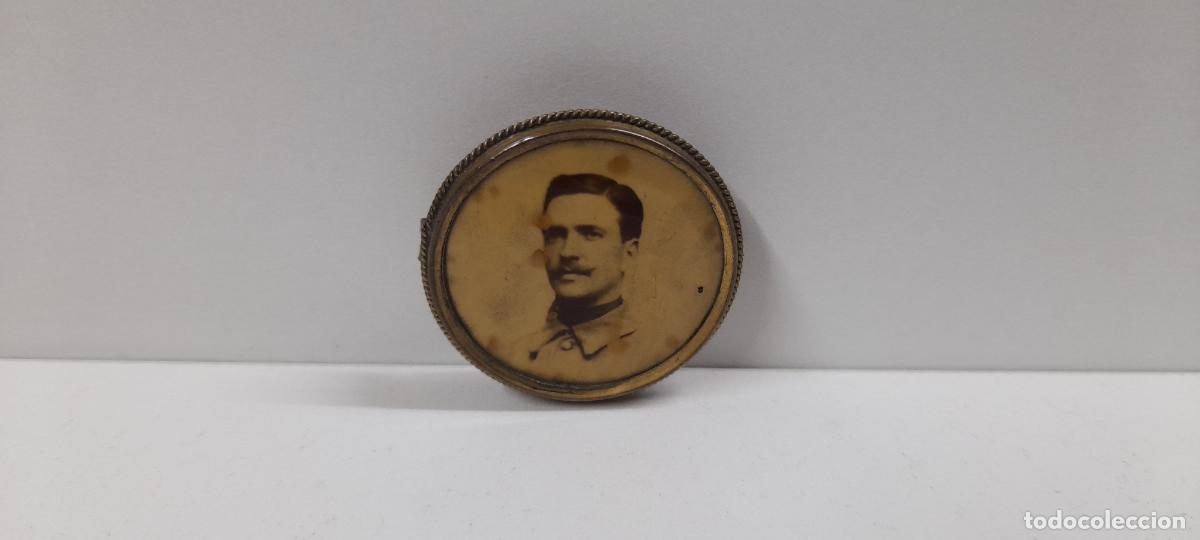 Gioielleria: MUY ANTIGUO BROCHE CON RETRATO FOTOGRAFICO . ORIGINAL DE EPOCA . DIAMETRO 3,5 CM . VER DETALLES