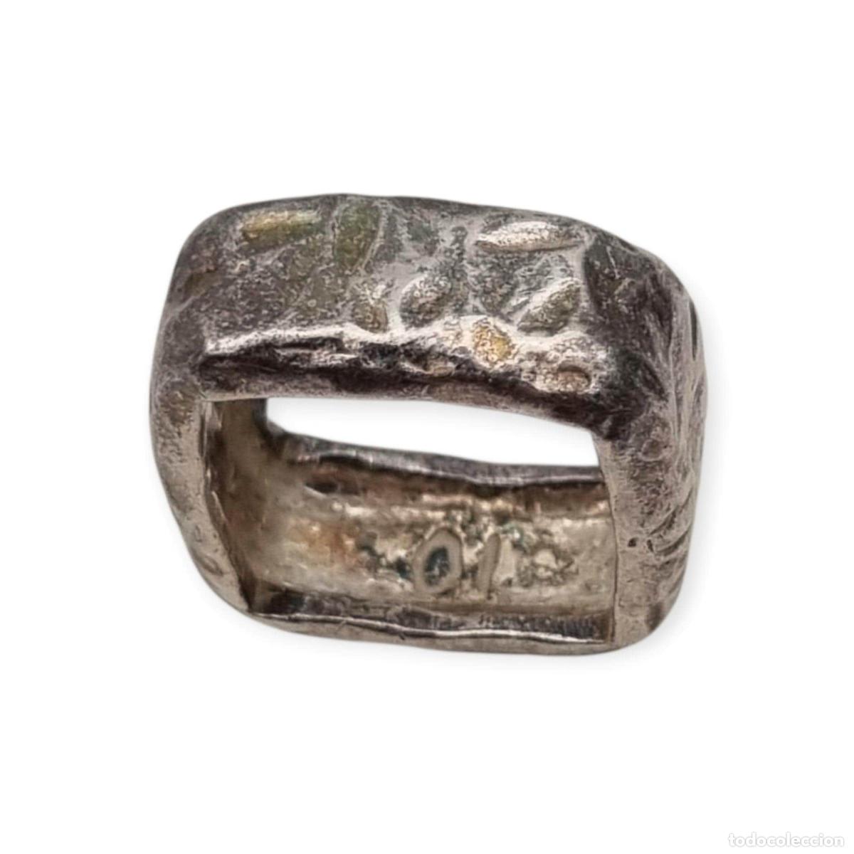 Joalharia: Anillo brutalista cuadrado en plata 925 con relieves abstractos, joyer&iacute;a vintage circa 1990