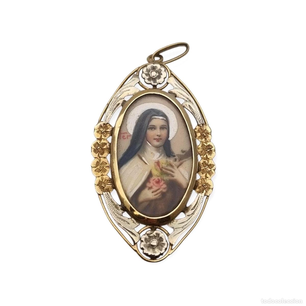 Joyeria: Medall&oacute;n Santa Teresa de Lisieux en oro 18K bicolor, colgante religioso Art D&eacute;co floral, ca. 1925&ndash;19