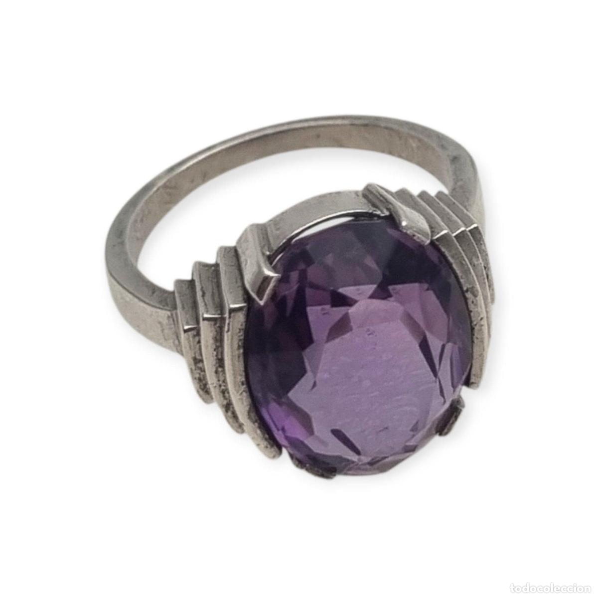 Joyeria: Anillo cocktail Art D&eacute;co franc&eacute;s de plata con cristal violeta facetado, influencia Tank, ca. 1930&ndash;19