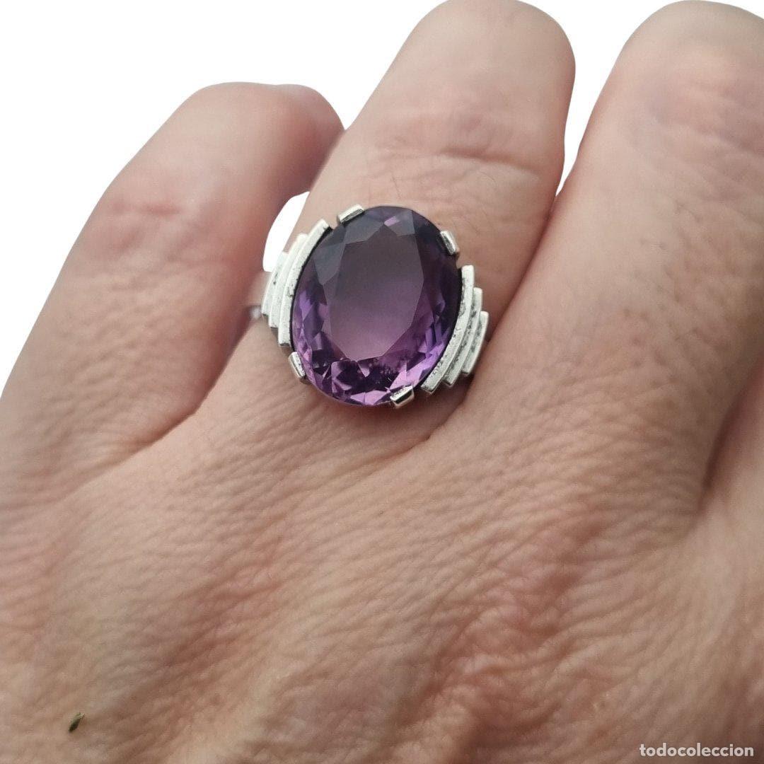 Joyeria: Anillo cocktail Art D&eacute;co franc&eacute;s de plata con cristal violeta facetado, influencia Tank, ca. 1930&ndash;19