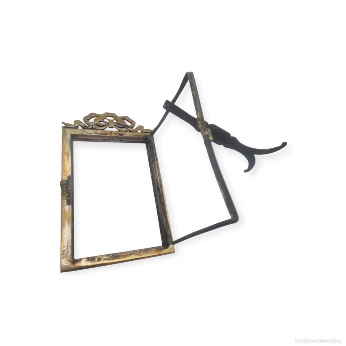 Joyeria: Marco fotogr&aacute;fico Belle &Eacute;poque con pastas de vidrio y lazo Luis XVI, Francia probable, ca. 1890&ndash;1910