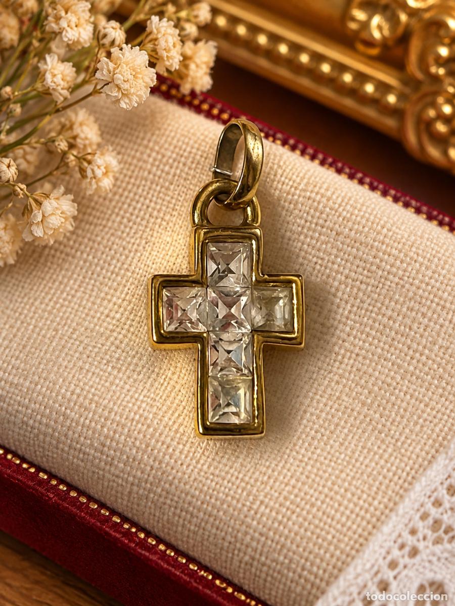 Joyeria: Cruz ba&ntilde;o de oro 18K y Swarovsky Swarovski