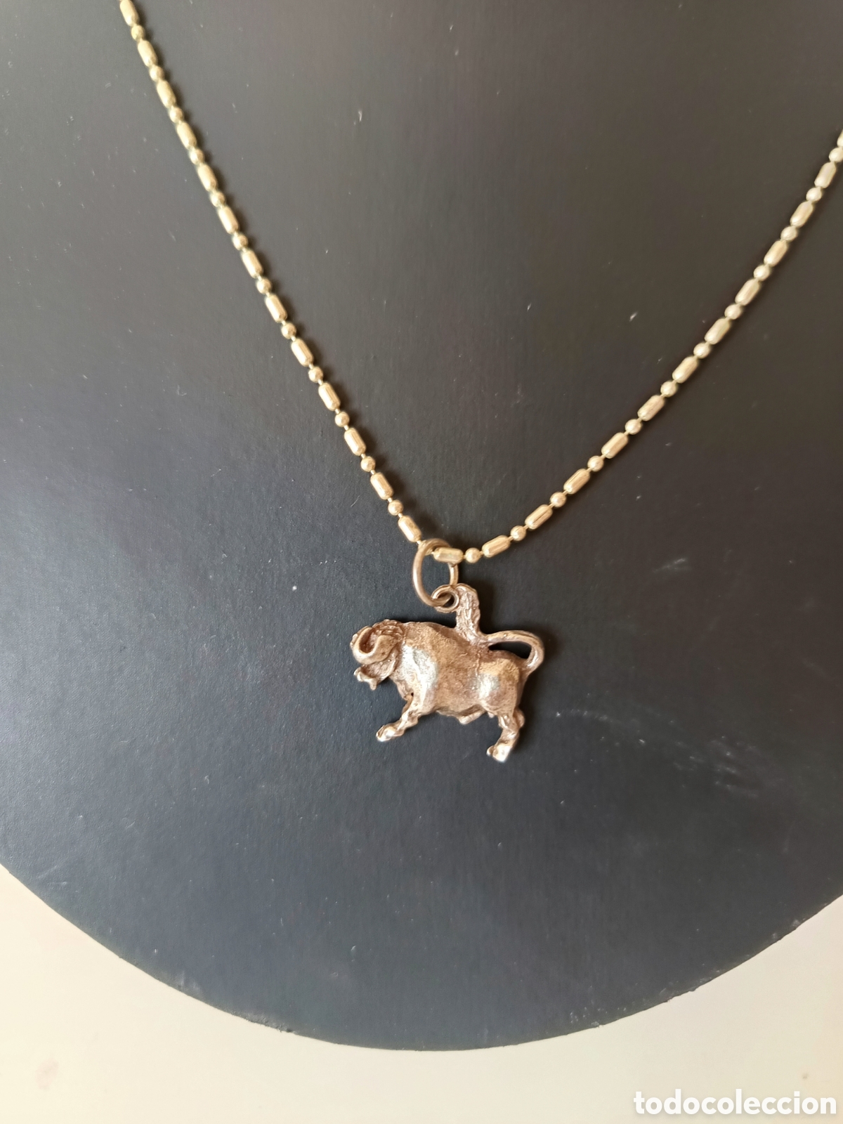 Joyeria: Colgante de plata antiguo con forma de toro