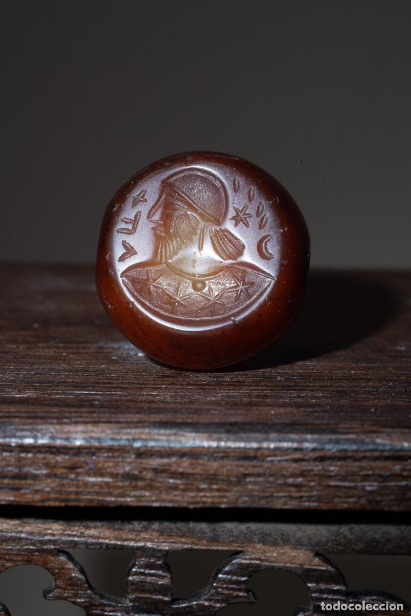 Joyeria: Sello hemisf&eacute;rico de estilo sas&aacute;nida
